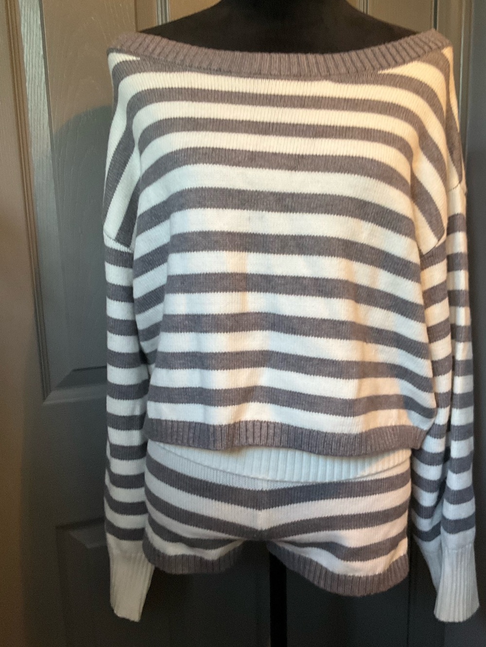 Edikted S/M gray and white striped top and shorts - Picture 2 of 6
